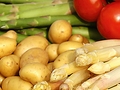 Unser Rezept des Monats - Überbackener grüner und weißer Spargel